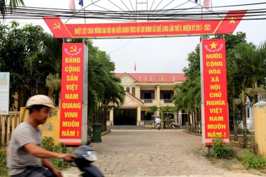 8 cán bộ giữ vị trí quan trọng ở xã có quan hệ họ hàng