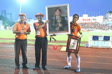 Tiền vệ Minh Phương chia tay sự nghiệp sân cỏ