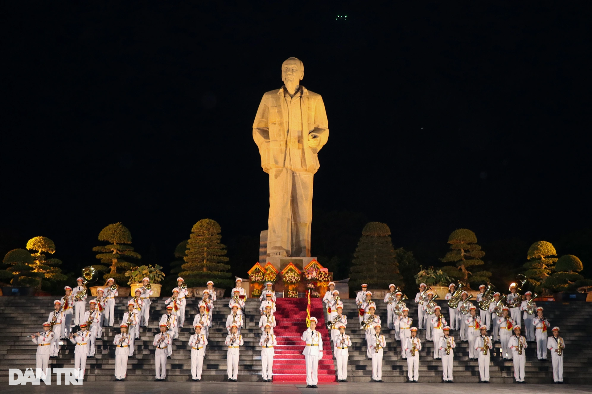 Đoàn nghi lễ Công an nhân dân lần đầu tiên biểu diễn trên quê Bác - 3 Đoàn nghi lễ Công an nhân dân lần đầu tiên biểu diễn trên quê Bác - 3
