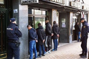 Ẩu đả tại La Liga: 200 người tham gia, 21 người đã bị bắt