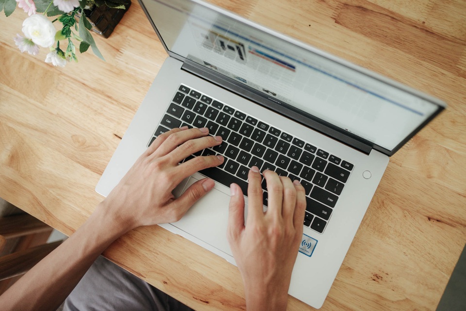 Trên tay Huawei MateBook D 15 - laptop đẹp và mạnh mẽ, giá 15,99 triệu đồng - 8 Trên tay Huawei MateBook D 15 - laptop đẹp và mạnh mẽ, giá 15,99 triệu đồng - 8