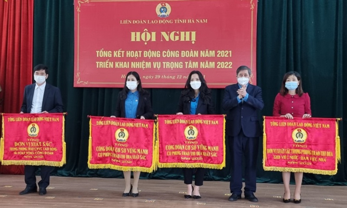 Hỗ trợ hơn 2000 đoàn viên, người lao động bị ảnh hưởng bởi dịch bệnh - 1 Hỗ trợ hơn 2000 đoàn viên, người lao động bị ảnh hưởng bởi dịch bệnh - 1