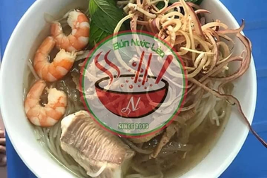 Khách để quên túi chứa tiền và vàng, chủ quán bún ở Bạc Liêu vội đi tìm