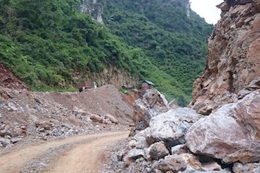 Nhà máy xi măng nổ mìn đào đá, người dân hoảng sợ, tỉnh Lạng Sơn có ý kiến gì?