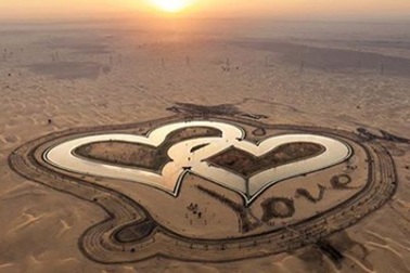 Hồ nhân tạo giữa sa mạc - điểm đến xanh của Dubai