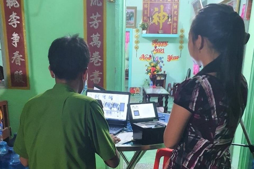 Xuyên đêm cấp thẻ căn cước công dân gắn chíp cho dân - 1 Xuyên đêm cấp thẻ căn cước công dân gắn chíp cho dân - 1