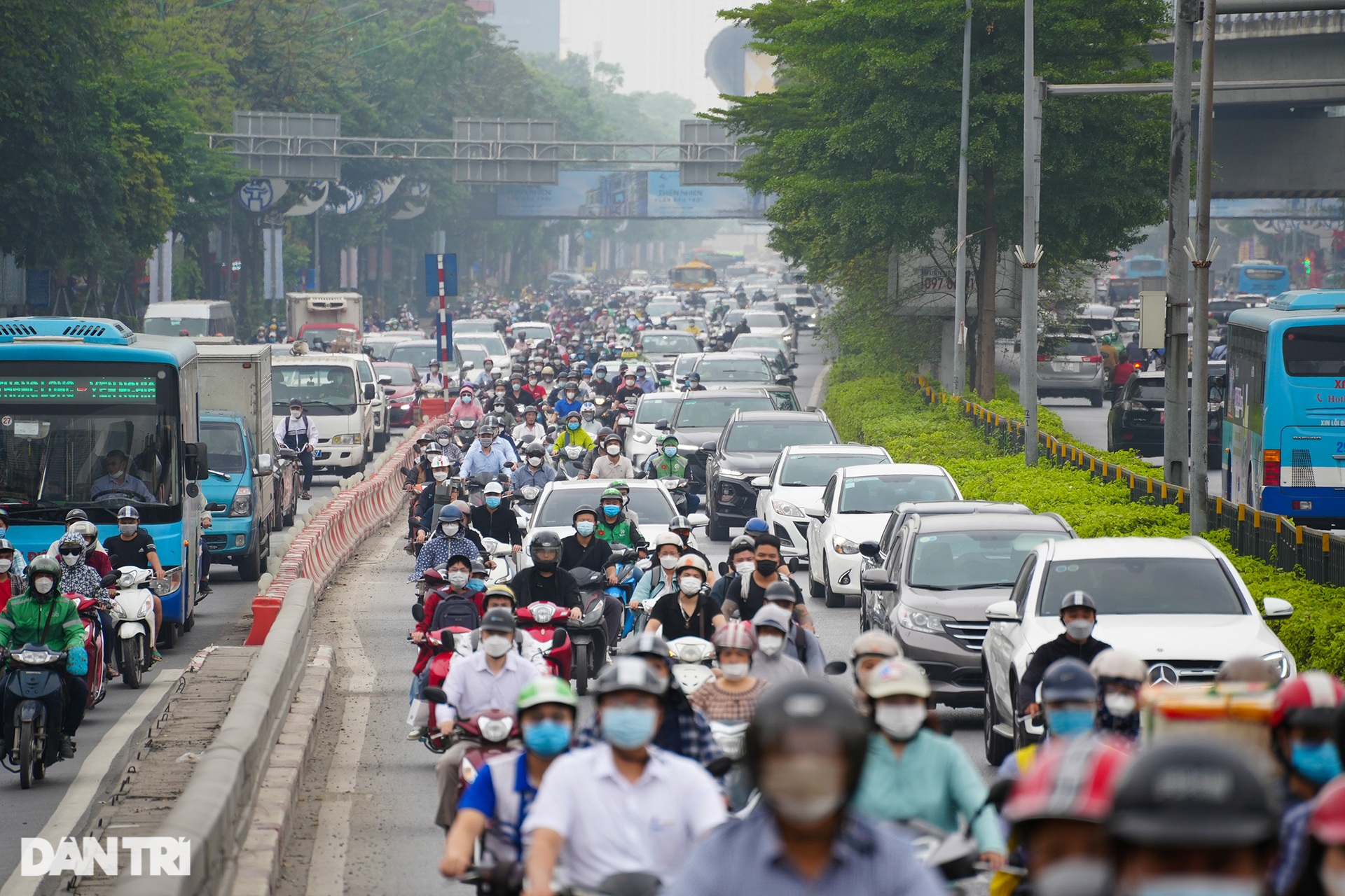 Ngày đầu trẻ mầm non quay trở lại trường, giao thông ở Hà Nội nghẹt thở - 2 Ngày đầu trẻ mầm non quay trở lại trường, giao thông ở Hà Nội nghẹt thở - 2