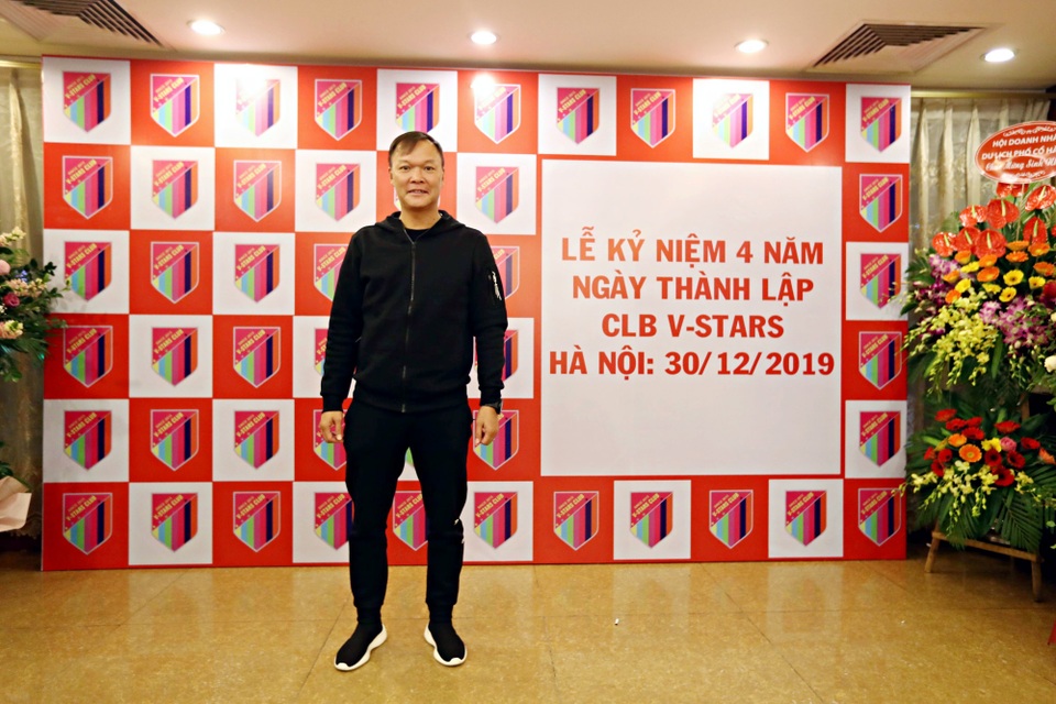 NSND Hoàng Dũng bật khóc khi được dàn sao bí mật tổ chức sinh nhật lúc nửa đêm - 10 NSND Hoàng Dũng bật khóc khi được dàn sao bí mật tổ chức sinh nhật lúc nửa đêm - 10