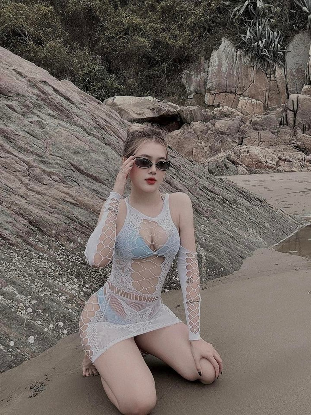 Vợ, bạn gái cầu thủ Việt đọ dáng nóng bỏng với bikini - 7 Vợ, bạn gái cầu thủ Việt đọ dáng nóng bỏng với bikini - 7