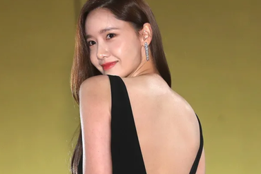 Ngẩn ngơ ngắm lưng trần gợi cảm của “tình đầu quốc dân” Yoona