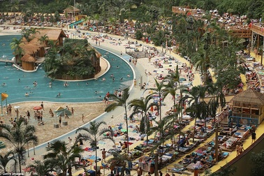 Chiêm ngưỡng bãi biển trong nhà lớn nhất thế giới