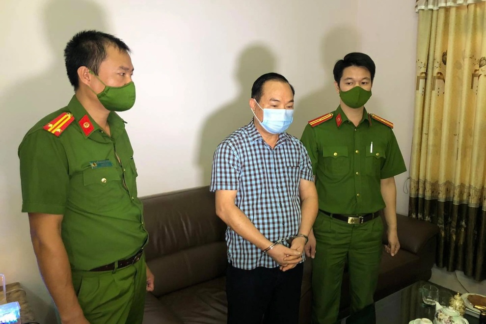 Bắt, khởi tố nhiều giám đốc liên quan đến sai phạm tại công ty môi trường - 1 Bắt, khởi tố nhiều giám đốc liên quan đến sai phạm tại công ty môi trường - 1