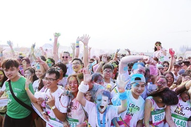 Color Me Run tiếp tục phủ đầy màu sắc khắp Việt Nam