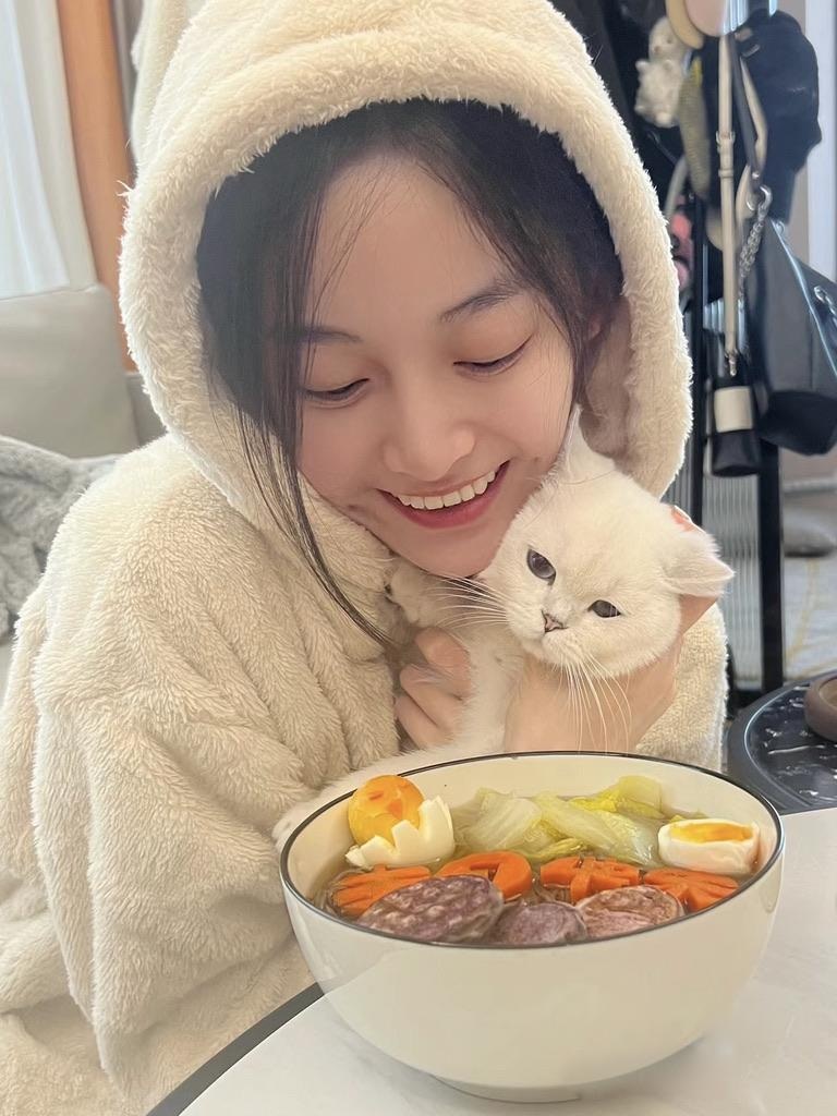 เบื้องหลังบะหมี่อายุยืนชื่อดังช่วงเทศกาลตรุษจีน - 2 Câu chuyện đằng sau món mỳ trường thọ nổi tiếng ngày Tết - 2