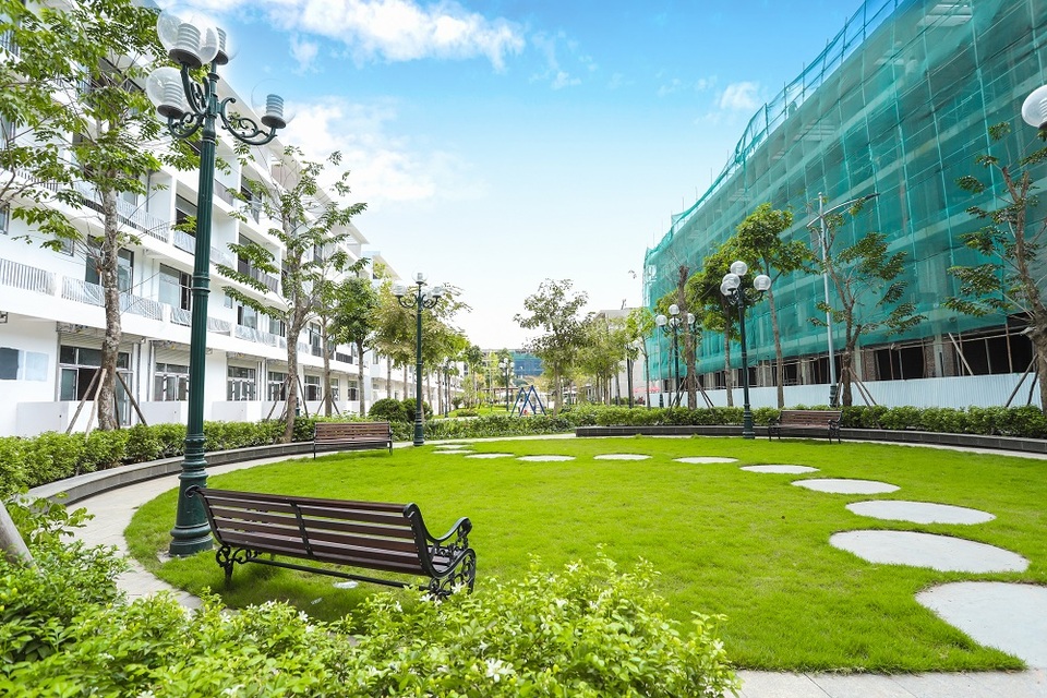 Giới đầu tư BĐS Hà Nội “phát cuồng” với shophouse chỉ 7,3 tỷ đồng - 3 Giới đầu tư BĐS Hà Nội “phát cuồng” với shophouse chỉ 7,3 tỷ đồng - 3