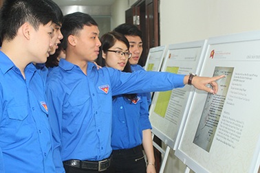 Hà Nội: Đoàn viên được tận mắt chứng kiến bộ bản đồ và tư liệu Hoàng Sa, Trường Sa