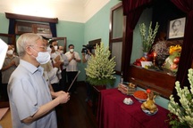 Tổng Bí thư dâng hương tưởng niệm Bác Hồ