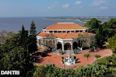 Nghỉ đêm tại phòng hoàng tử, công chúa trong dinh thự Bảo Đại ở Đồ Sơn