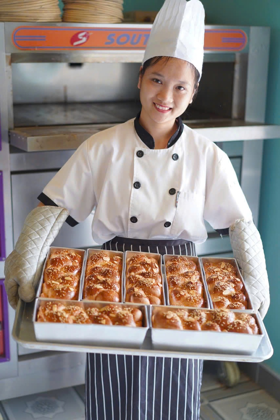 Mẹ bỉm dám bỏ việc nhà nước ổn định, mở tiệm bánh doanh thu 4 tỷ đồng/năm - 2 Mẹ bỉm dám bỏ việc nhà nước ổn định, mở tiệm bánh doanh thu 4 tỷ đồng/năm - 2