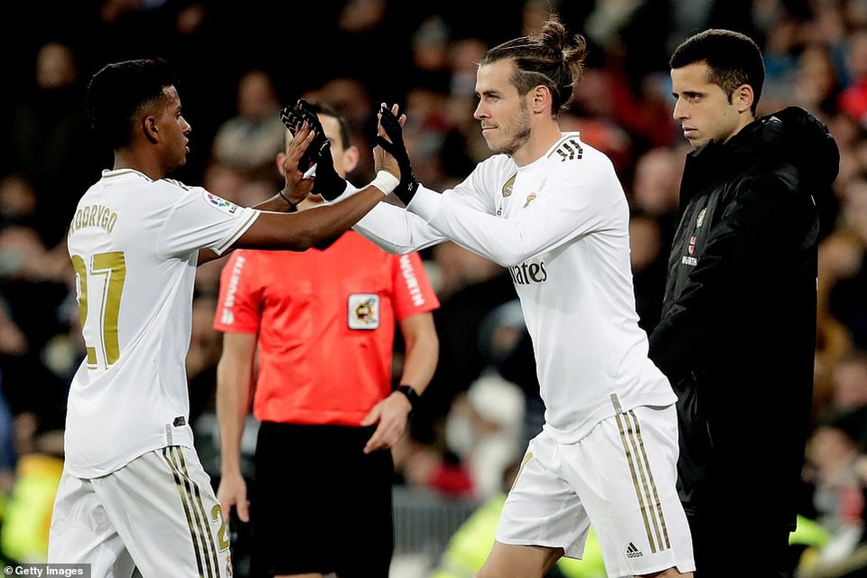 Ngược dòng hạ Sociedad, Real Madrid áp sát Barcelona - 6 Ngược dòng hạ Sociedad, Real Madrid áp sát Barcelona - 6