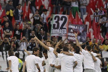 Juventus vỡ òa trong ngày vô địch Serie A