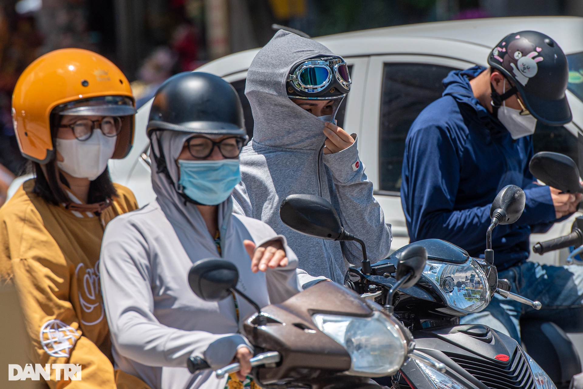 Hà Nội nắng nóng đỉnh điểm, đường phố vắng bóng người giữa trưa - 4 Hà Nội nắng nóng đỉnh điểm, đường phố vắng bóng người giữa trưa - 4
