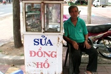 Người đàn ông mong đủ tiền mổ mắt để không bị bại liệt