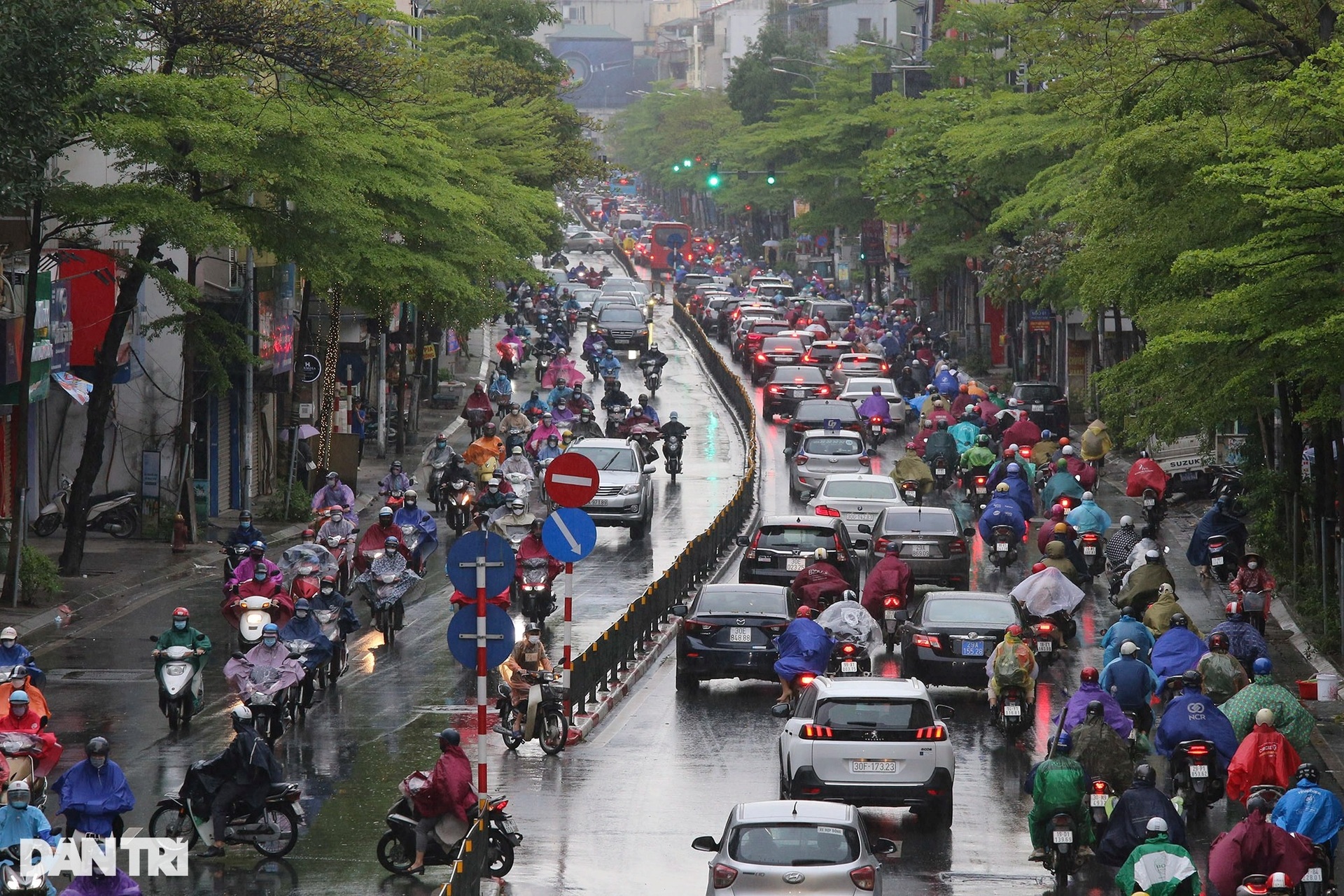 Đường phố ùn tắc giờ cao điểm, bình thường cũ ở Hà Nội đã quay trở lại? - 7 Đường phố ùn tắc giờ cao điểm, bình thường cũ ở Hà Nội đã quay trở lại? - 7