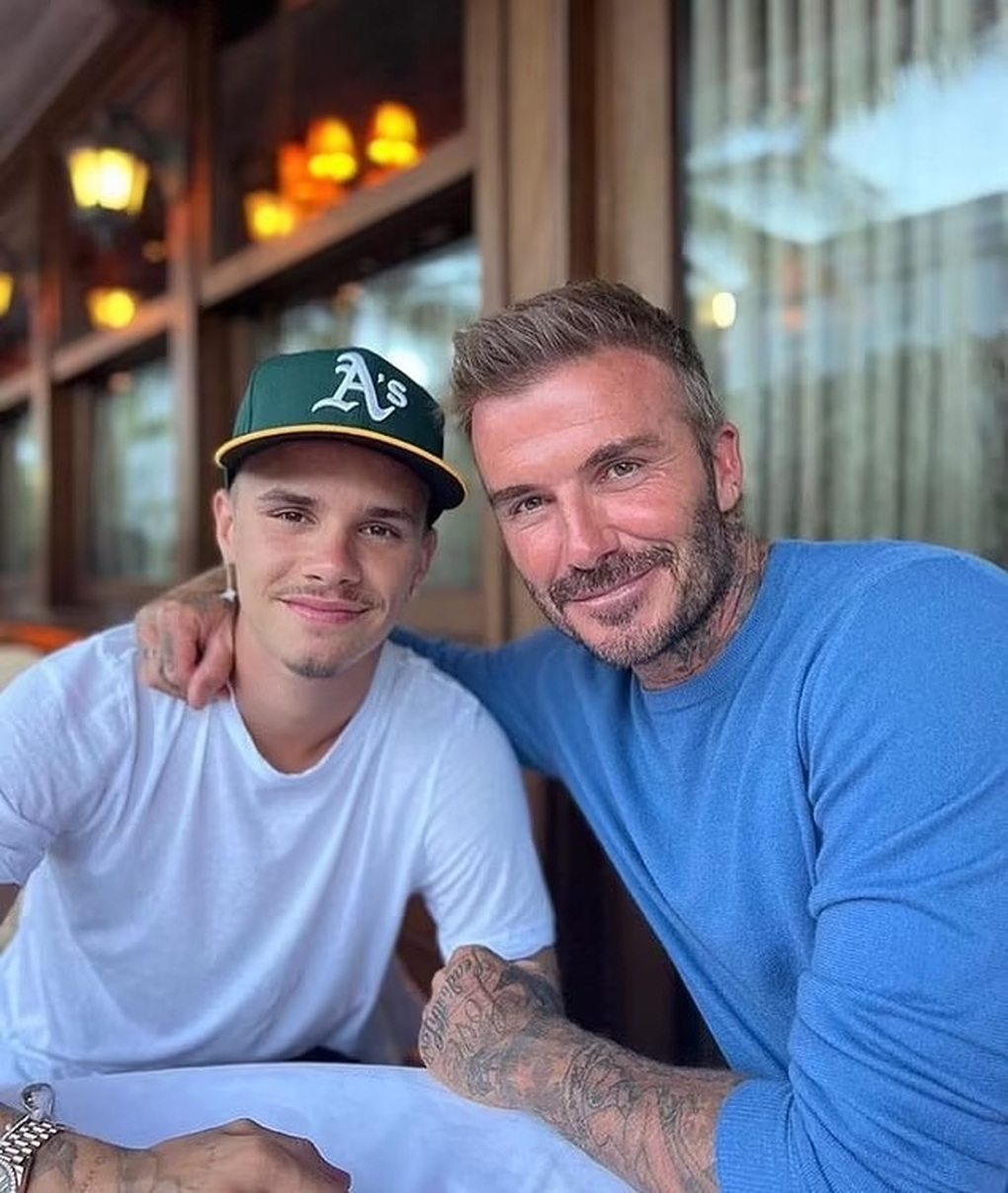 David Beckham hóa gã tóc bạc, thể hiện sự ăn ý với cậu hai - 5 David Beckham hóa gã tóc bạc, thể hiện sự ăn ý với cậu hai - 5