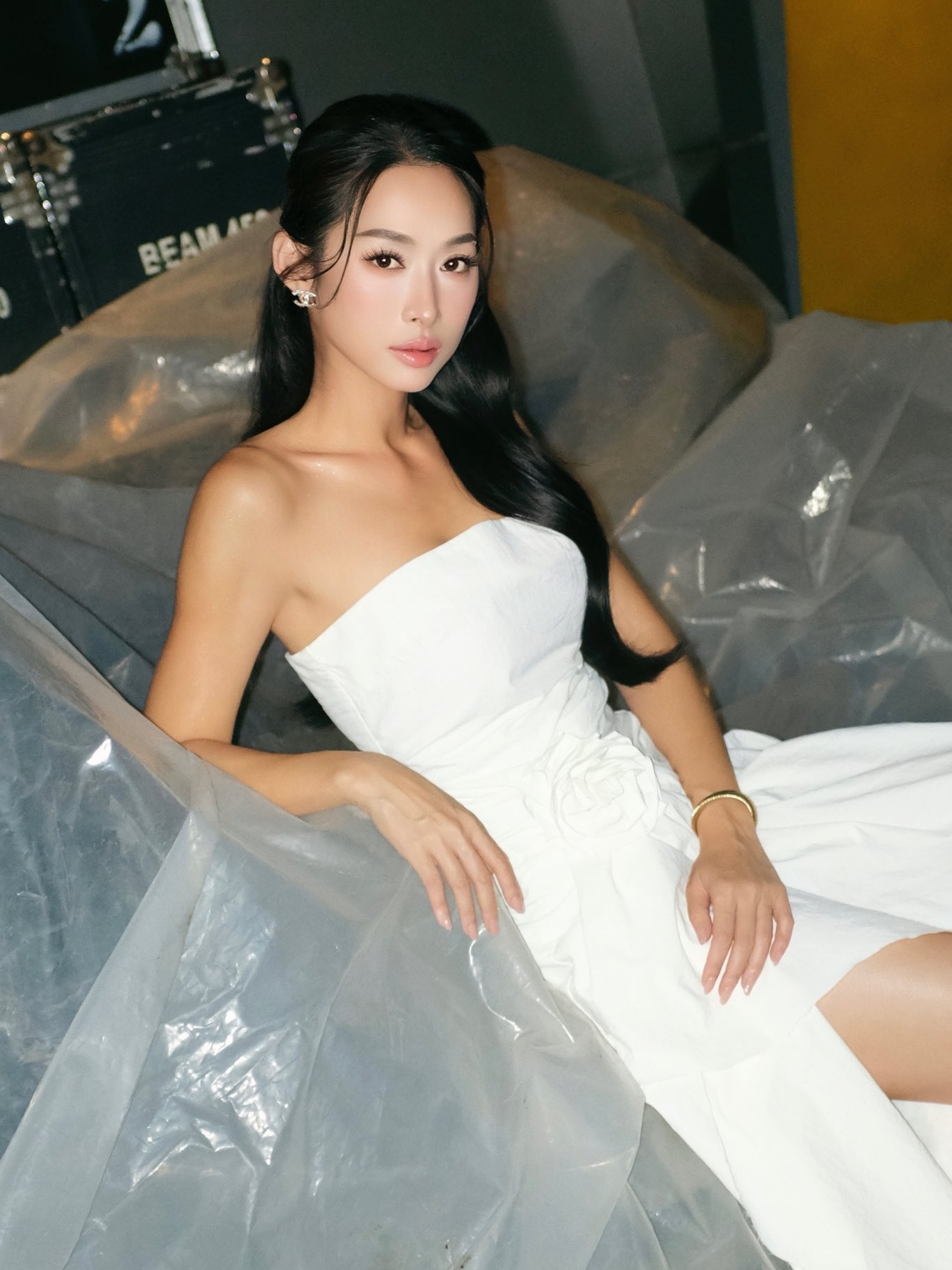 Biểu tượng gợi cảm Quỳnh Thy: Tuổi 42 trẻ trung, cơ bụng số 11 gây sốt - 13