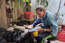 Phó Giám đốc công ty công nghệ bỏ việc để học nghề của "vua dép lốp"