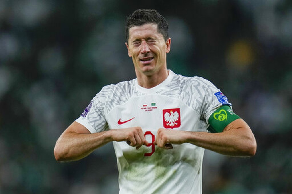 Lewandowski khóc sau khi ghi bàn đầu tiên ở World Cup - 1