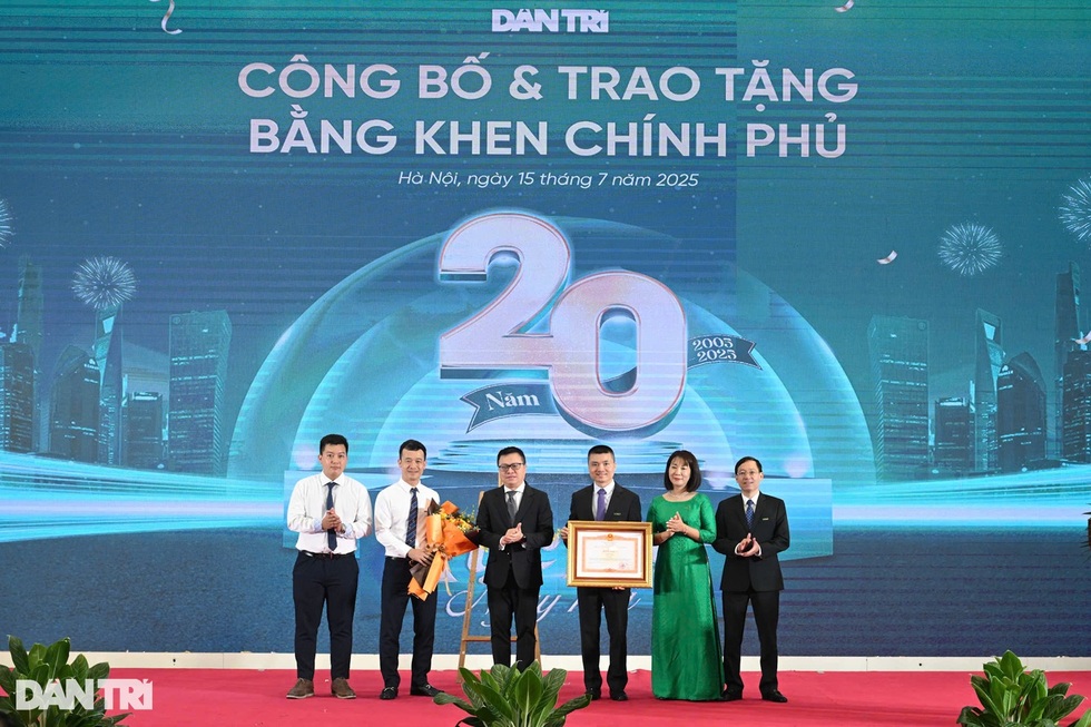 Viết câu chuyện của Dân trí bằng niềm tin, trí tuệ và khát vọng phụng sự - 3 Viết câu chuyện của Dân trí bằng niềm tin, trí tuệ và khát vọng phụng sự - 3