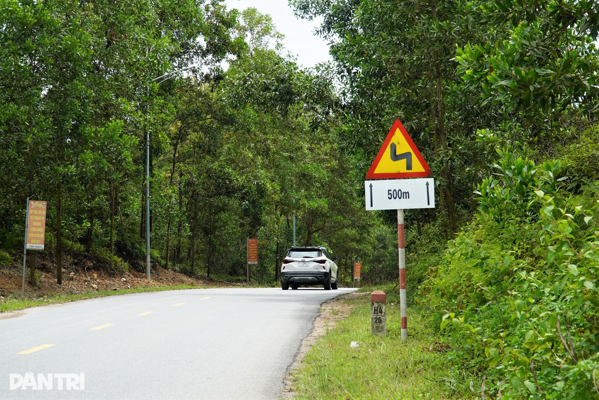 Cận cảnh cung đường vụ ngã xe, rơi trúng tử thi cùng ngày tháng năm sinh - 10 Cận cảnh cung đường vụ ngã xe, rơi trúng tử thi cùng ngày tháng năm sinh - 10