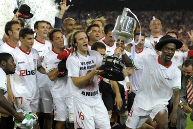 Nou Camp tưng bừng trong buổi lễ đăng quang của Sevilla