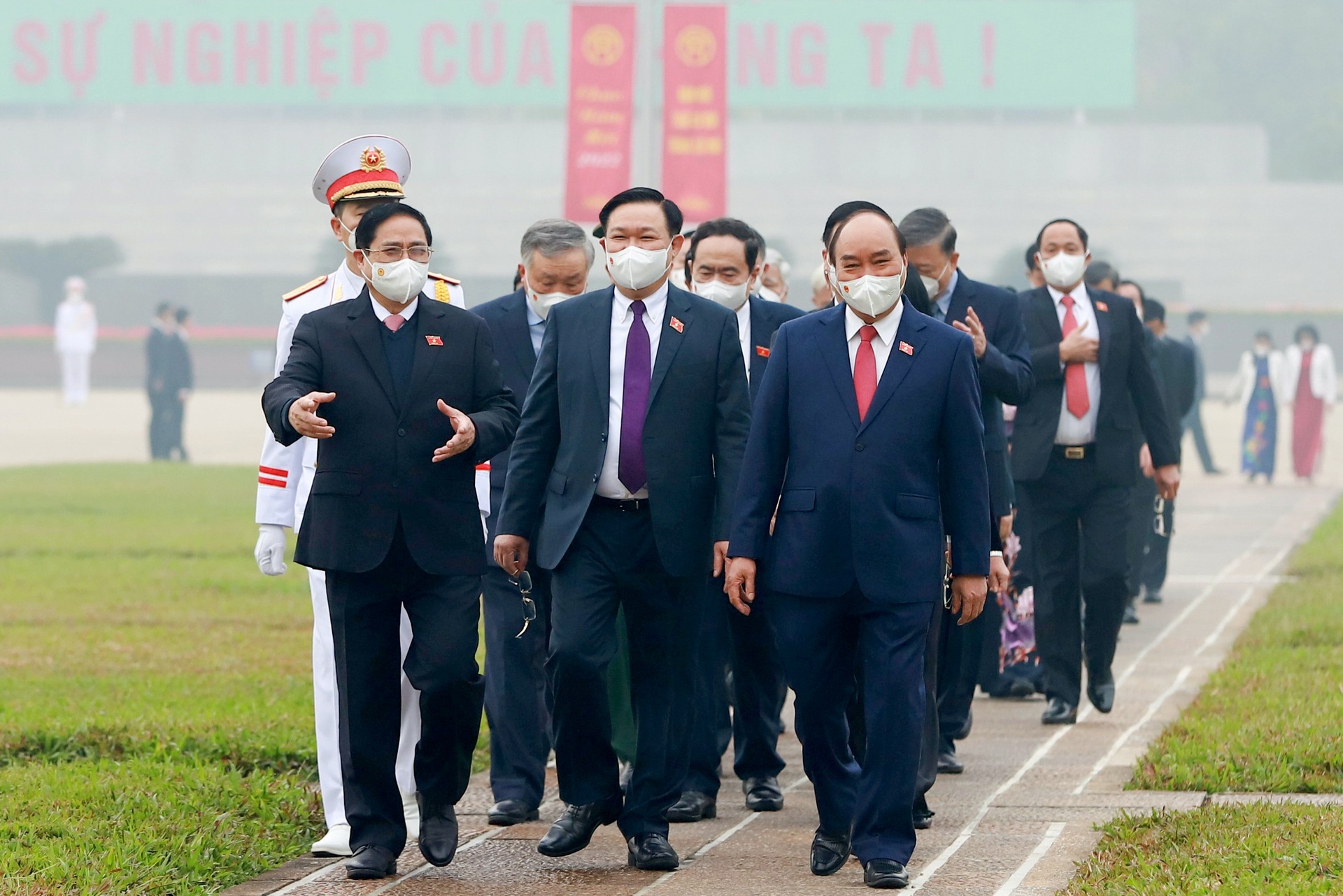 Lãnh đạo Đảng, Nhà nước, đại biểu Quốc hội viếng Lăng Chủ tịch Hồ Chí Minh - 7
