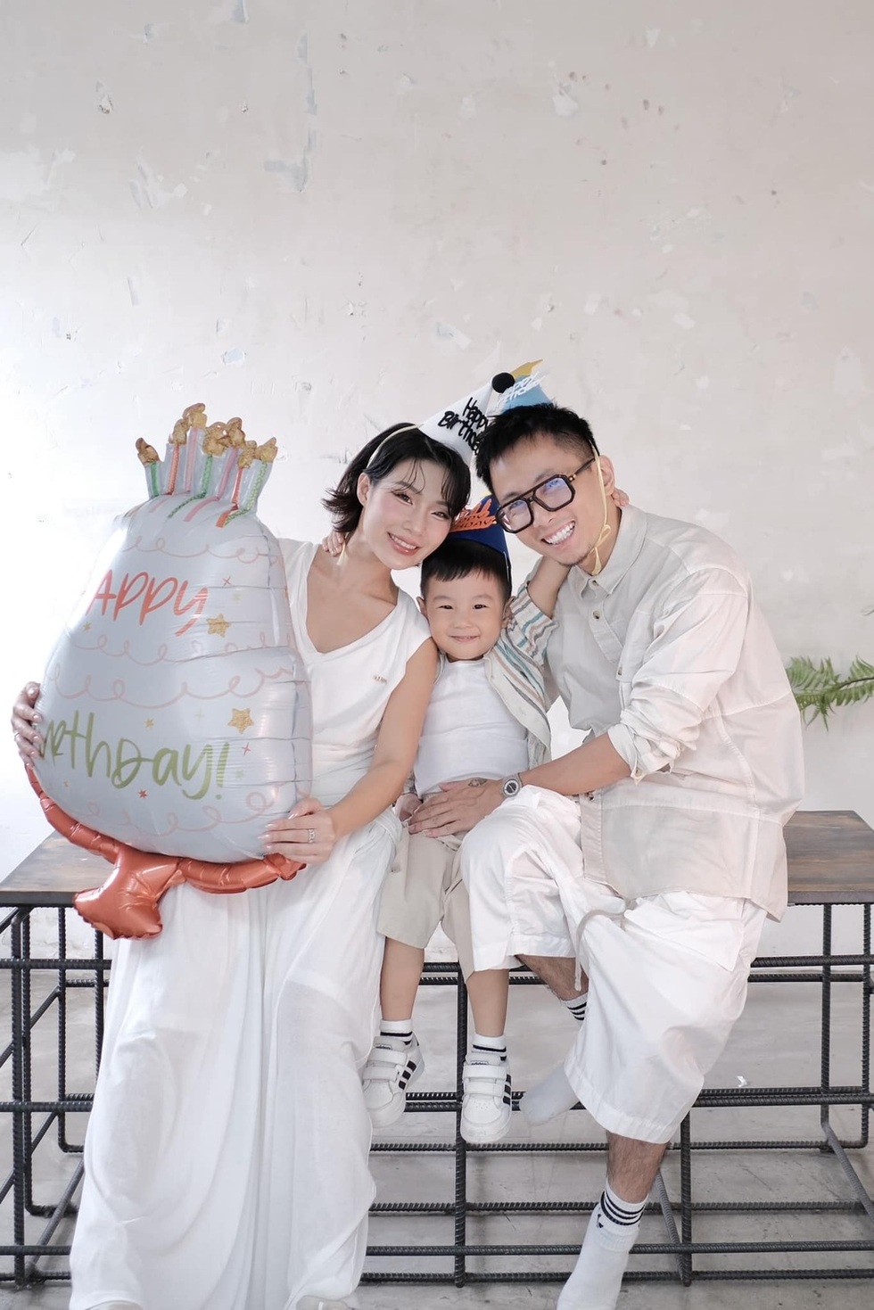 Rapper Rhymastic: Vợ ghen khi tôi khoác tay fan nữ - 10 Rapper Rhymastic: Vợ ghen khi tôi khoác tay fan nữ - 10