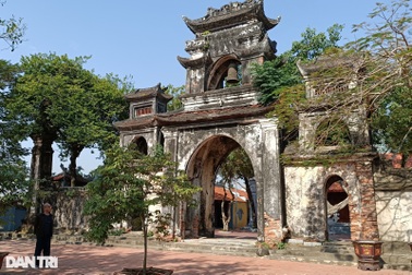 Linh thiêng ngôi đền nơi cửa biển