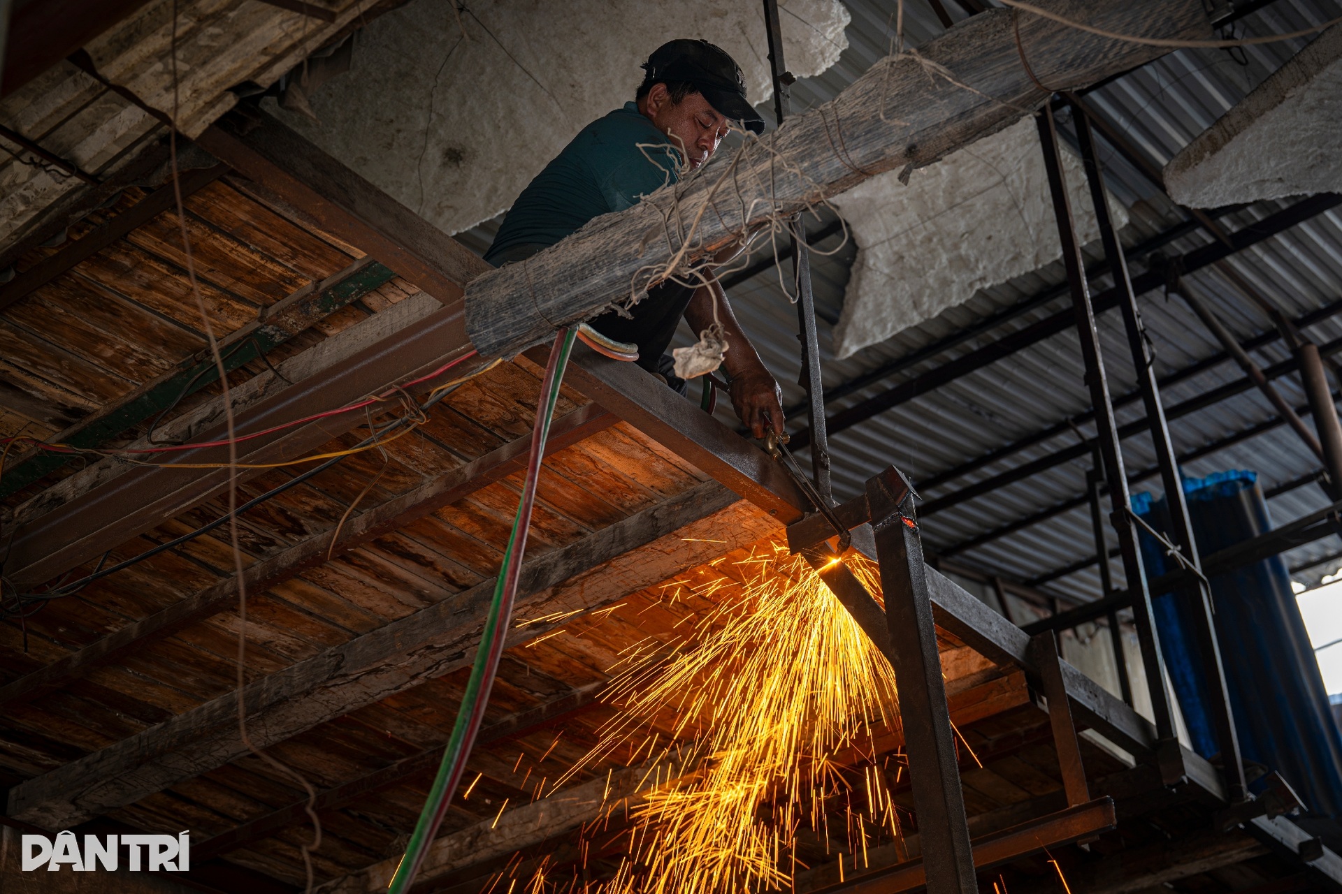 Người dân hối hả dọn nhà, nhường đất cho dự án bãi đỗ xe trên Vành đai 1 - 6