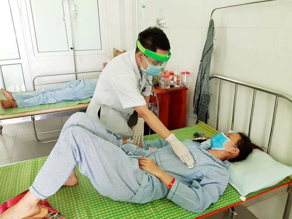 Quảng Nam: Cấp cứu 3 trường hợp ngộ độc nghi do pate Minh Chay - 1 Quảng Nam: Cấp cứu 3 trường hợp ngộ độc nghi do pate Minh Chay - 1