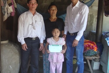 Hà Tĩnh: Mẹ con chị Liên xúc động nhận quà nhân ái