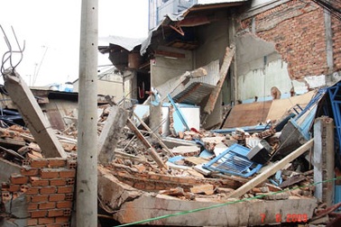 Bàng hoàng sau vụ sập nhà tang thương