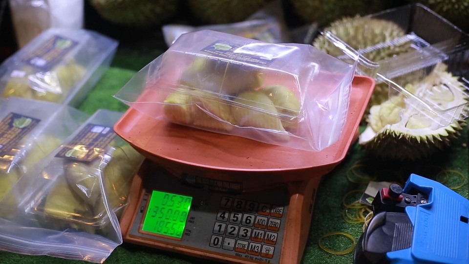 Đi xe hơi bán trái sầu, chàng trai kiếm gần tỉ bạc mỗi năm - 9 Đi xe hơi bán trái sầu, chàng trai kiếm gần tỉ bạc mỗi năm - 9