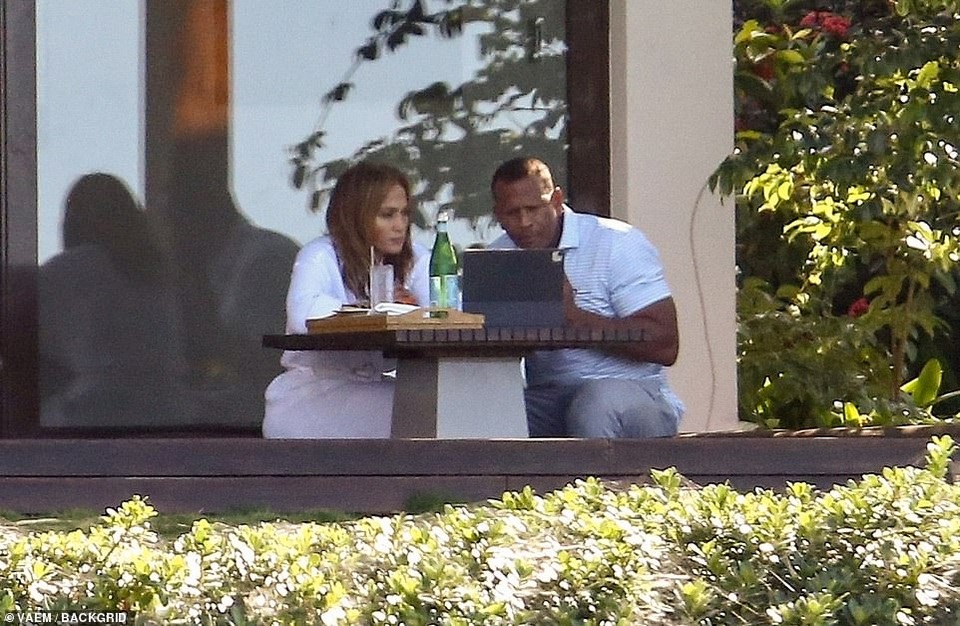 Jennifer Lopez và Alex Rodriguez xóa tan tin đồn chia tay - 4 Jennifer Lopez và Alex Rodriguez xóa tan tin đồn chia tay - 4