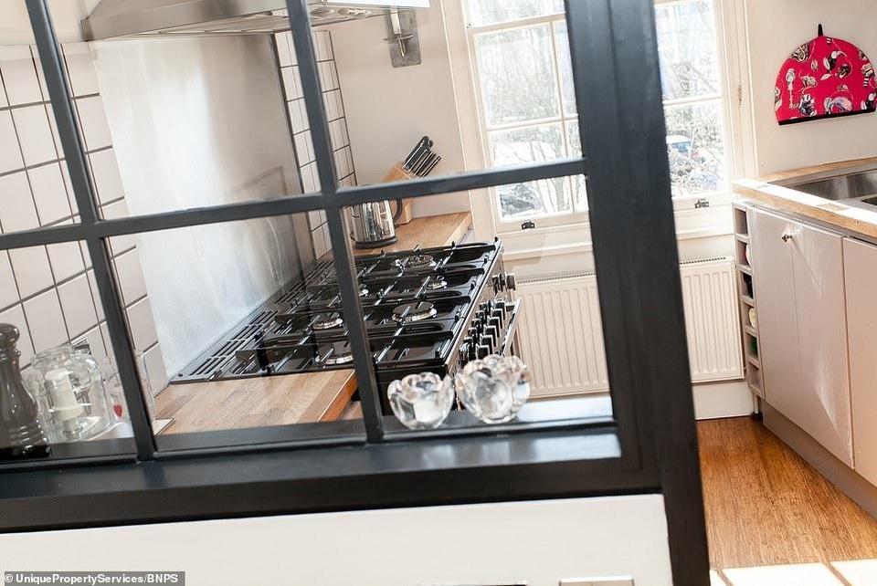 Nhà mỏng nhất London gây sốc khi được rao bán với giá hơn 55 tỷ đồng - 5 Nhà mỏng nhất London gây sốc khi được rao bán với giá hơn 55 tỷ đồng - 5