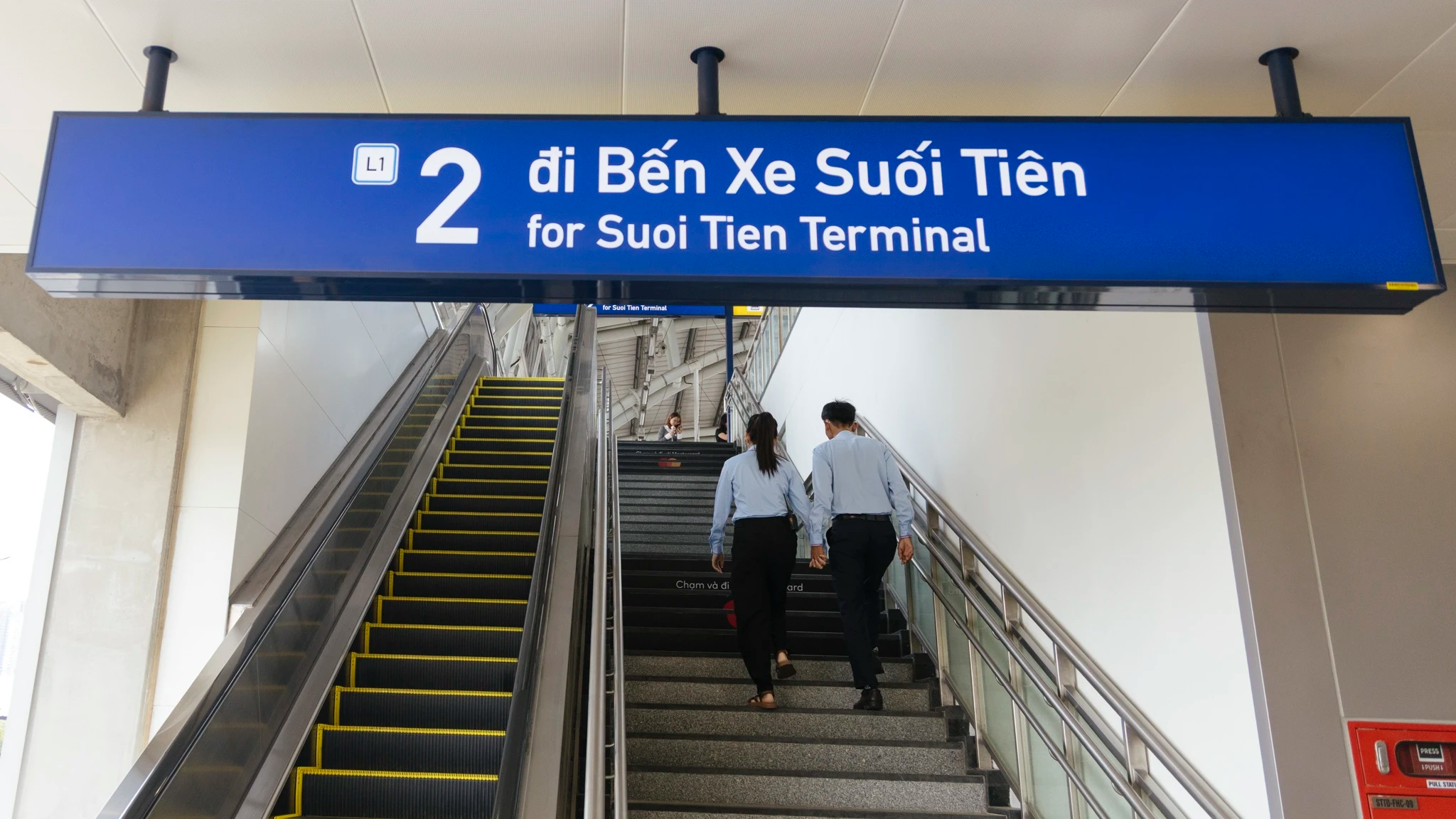 Ngày làm việc ở metro TP.HCM của vợ chồng lái tàu - nhân viên ke ga