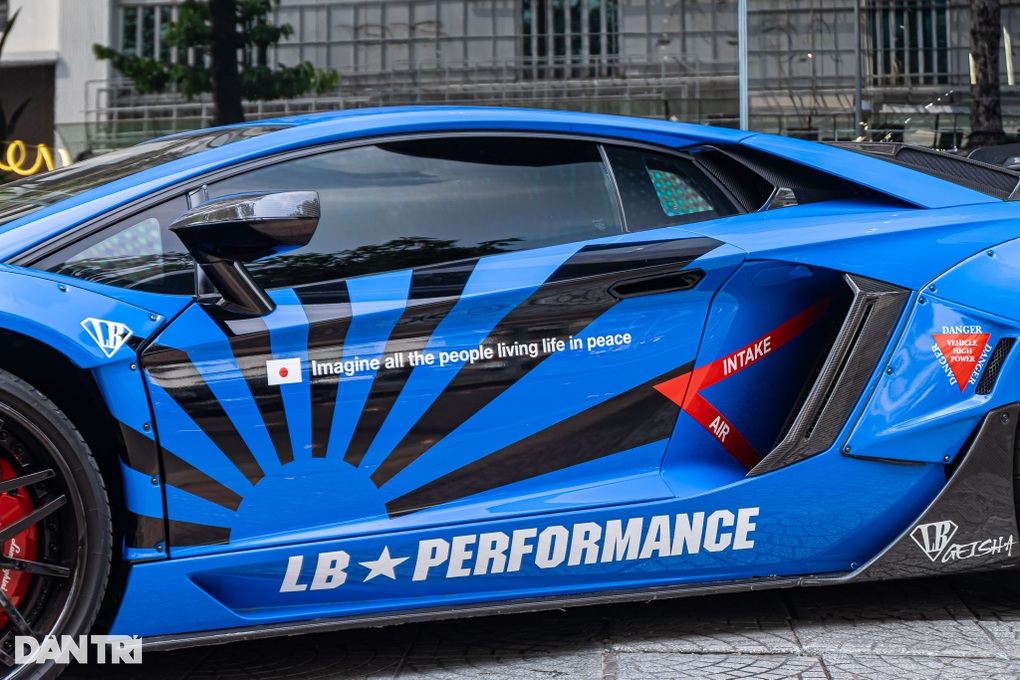 Ngắm siêu xe Lamborghini Aventador độ Liberty Walk độc nhất Việt Nam - 8 Ngắm siêu xe Lamborghini Aventador độ Liberty Walk độc nhất Việt Nam - 8