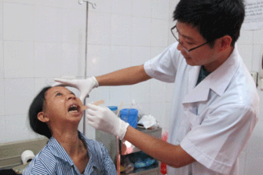 Vất vả phục hồi chức năng cho ca phẫu thuật hàm răng dính chặt