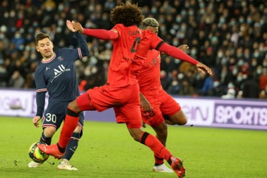 Messi chơi mờ nhạt, PSG hòa thất vọng trước Nice