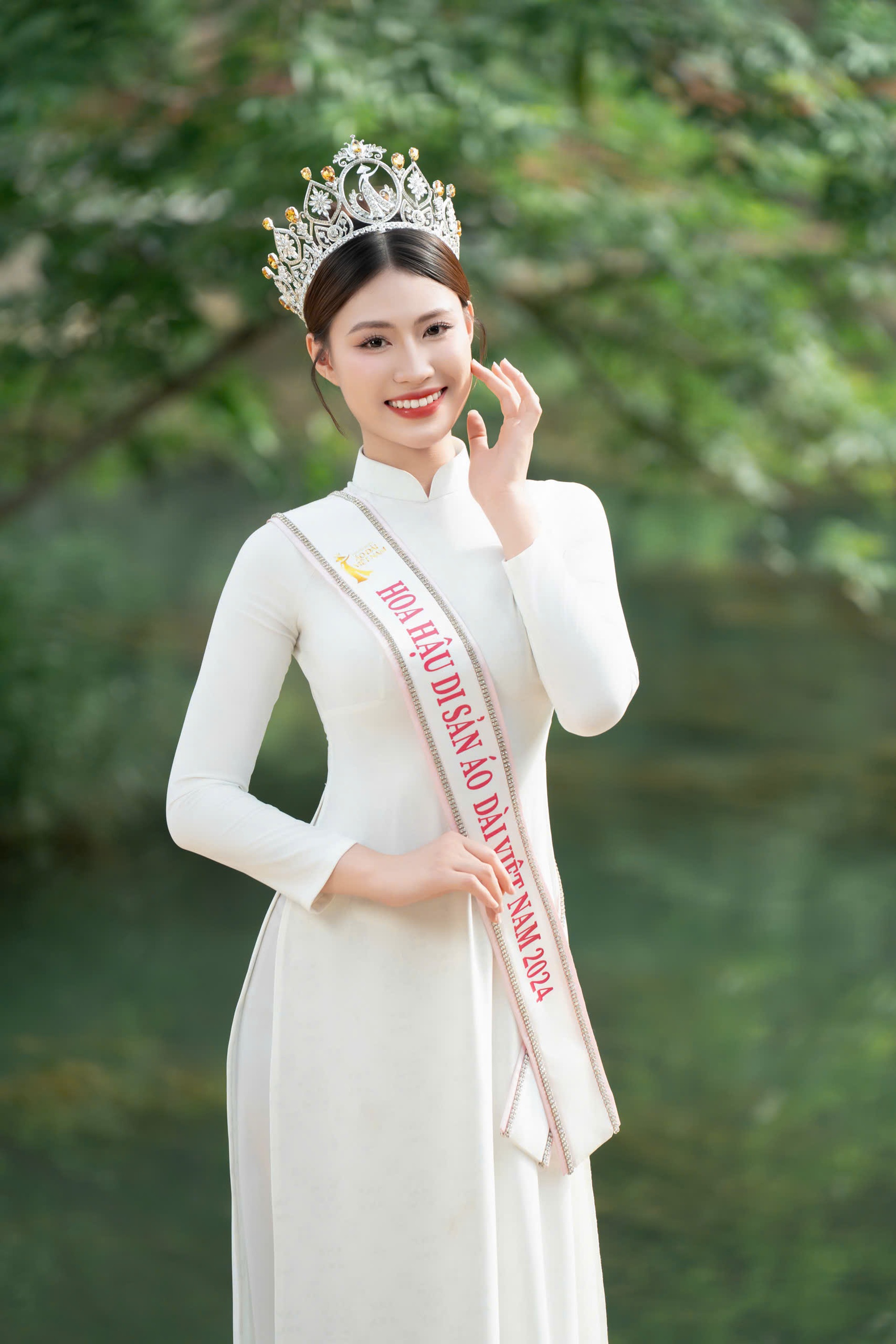 Cô gái xinh đẹp cao 1,73m ở hàng đầu khối diễu hành 54 dân tộc là ai? - 9 Cô gái xinh đẹp cao 1,73m ở hàng đầu khối diễu hành 54 dân tộc là ai? - 9